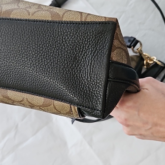 Coach Large Signature/ Black Shoulder Bag NWOT - Picture 11 of 16